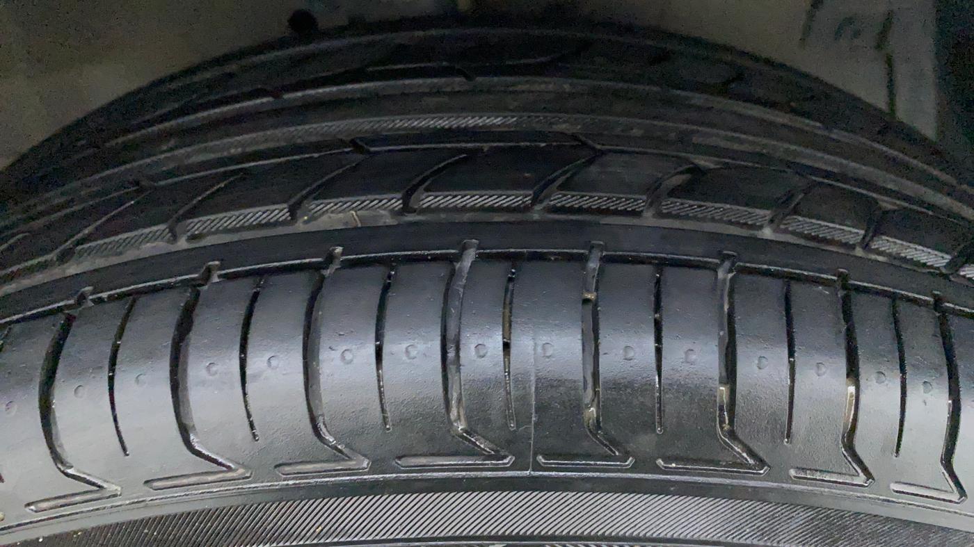2013 Maruti Swift Dzire ZDI, Diesel, Manual, 24,717 km, Right Front Tyre Tread