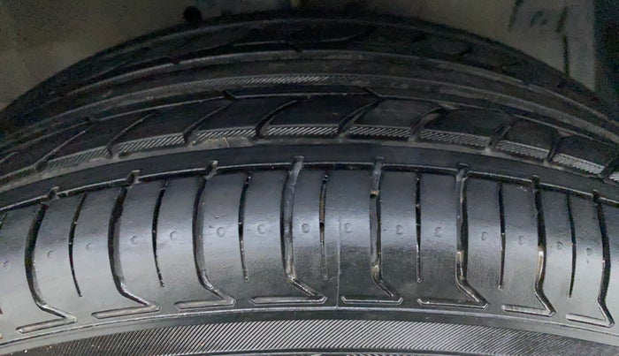 2013 Maruti Swift Dzire ZDI, Diesel, Manual, 24,717 km, Right Front Tyre Tread