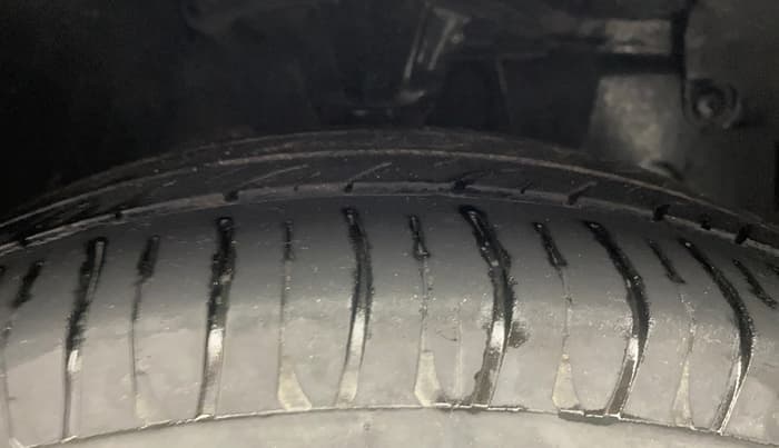 2013 Hyundai Eon MAGNA +, Petrol, Manual, 67,991 km, Right Front Tyre Tread