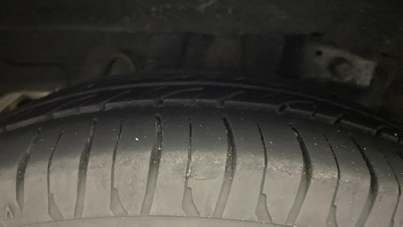 2013 Hyundai Eon MAGNA +, Petrol, Manual, 67,991 km, Right Rear Tyre Tread