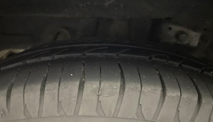 2013 Hyundai Eon MAGNA +, Petrol, Manual, 67,991 km, Right Rear Tyre Tread