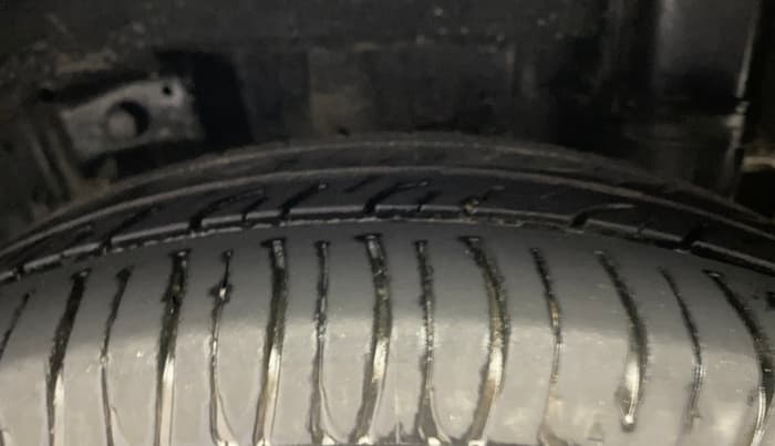 2013 Hyundai Eon MAGNA +, Petrol, Manual, 67,991 km, Left Rear Tyre Tread