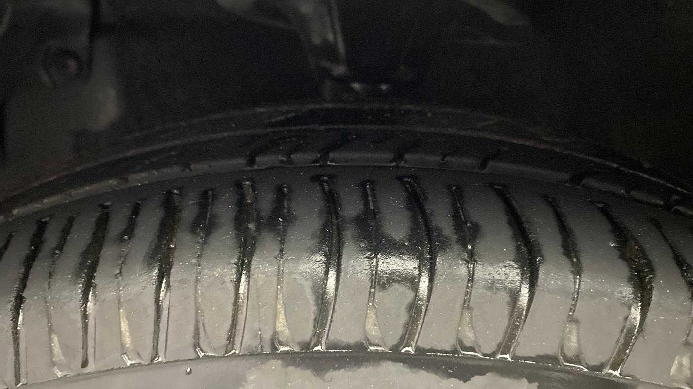 2013 Hyundai Eon MAGNA +, Petrol, Manual, 67,991 km, Left Front Tyre Tread