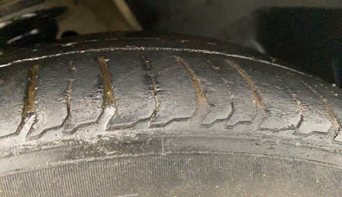 2017 Maruti IGNIS DELTA 1.2, Petrol, Manual, 83,468 km, Right Front Tyre Tread