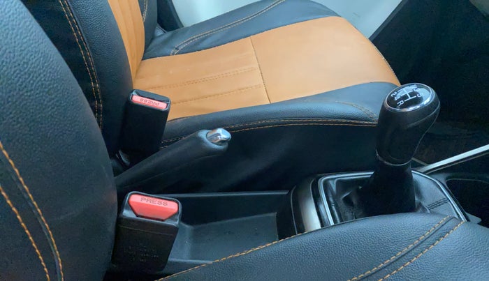 2017 Maruti IGNIS DELTA 1.2, Petrol, Manual, 83,468 km, Gear Lever