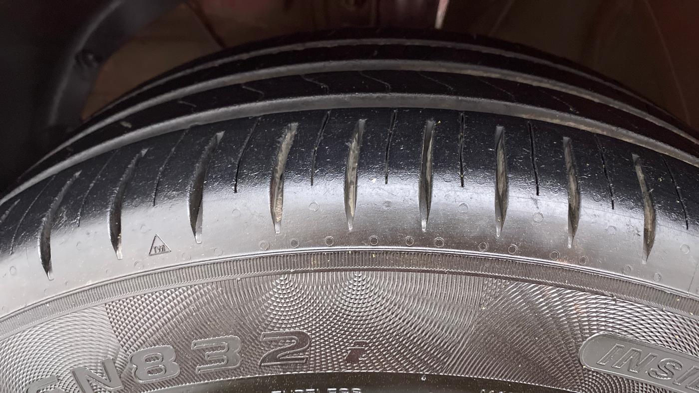2018 Maruti Swift VXI AMT D, Petrol, Automatic, 60,498 km, Left Front Tyre Tread
