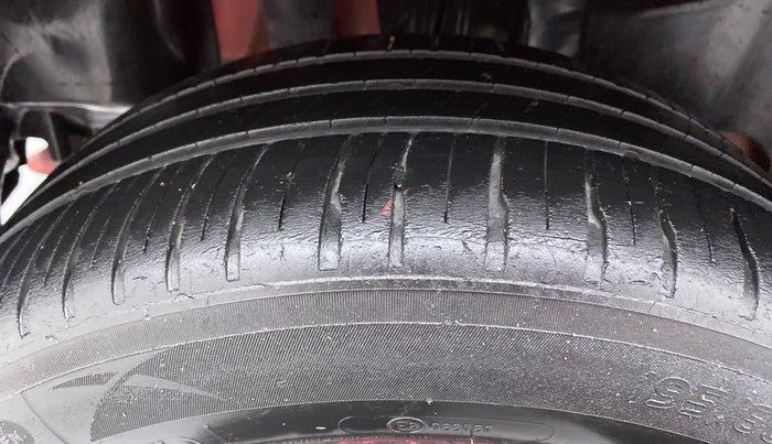 2018 Maruti Swift VXI AMT D, Petrol, Automatic, 60,498 km, Right Rear Tyre Tread
