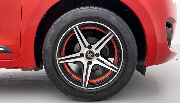 2018 Maruti Swift VXI AMT D, Petrol, Automatic, 60,498 km, Right Front Wheel