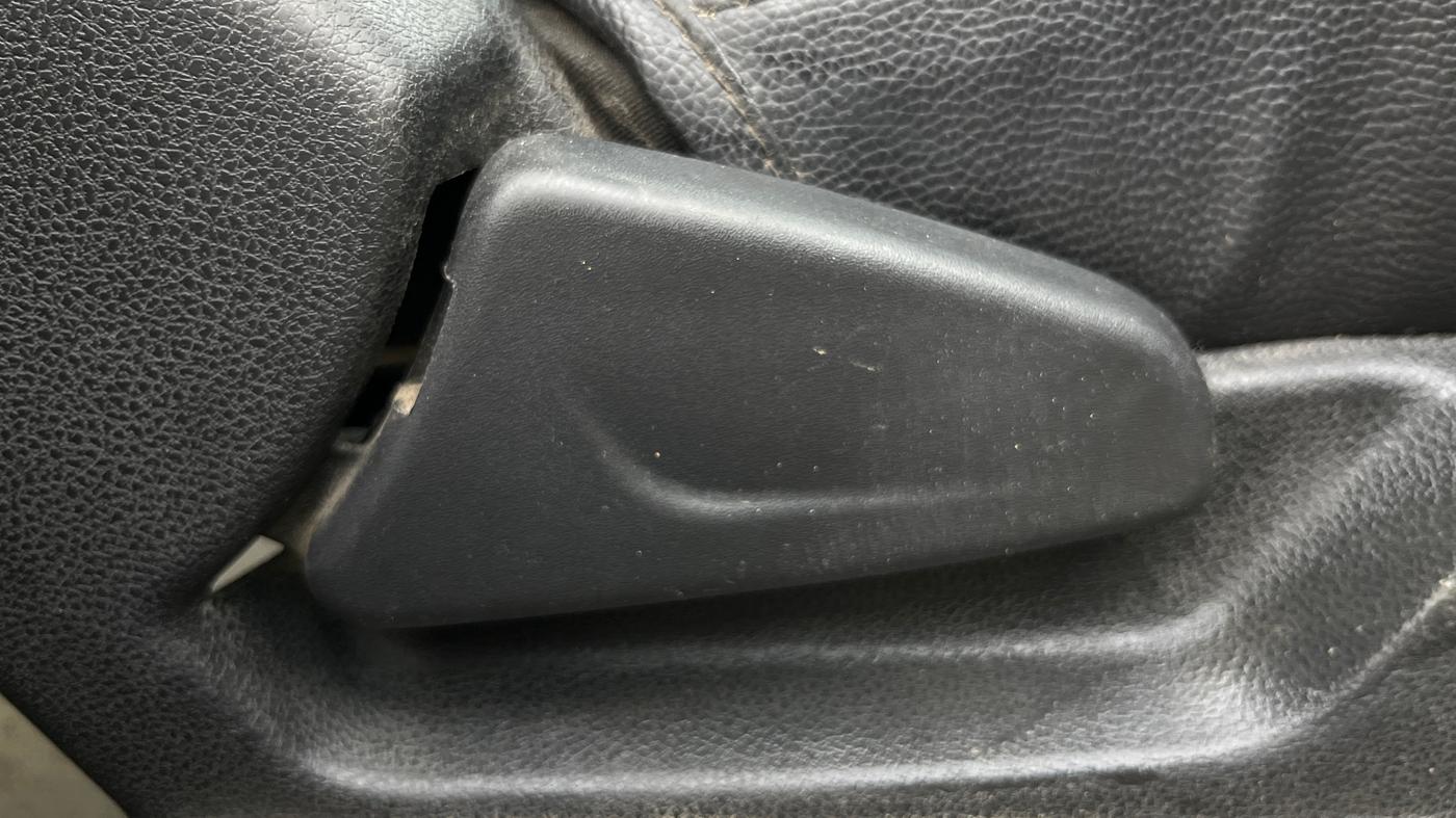 2019 Renault Kwid RXL, Petrol, Manual, 75,994 km, Driver Side Adjustment Panel