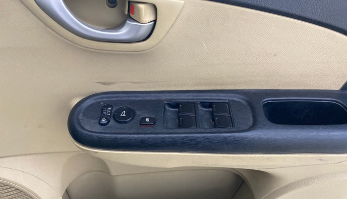2014 Honda Amaze 1.2L I-VTEC VX, Petrol, Manual, 78,994 km, Driver Side Door Panels Control