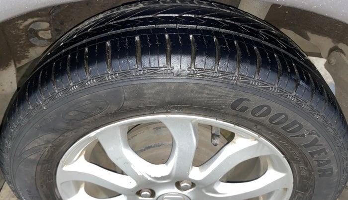 2014 Honda Amaze 1.2L I-VTEC VX, Petrol, Manual, 78,994 km, Left Rear Tyre Tread