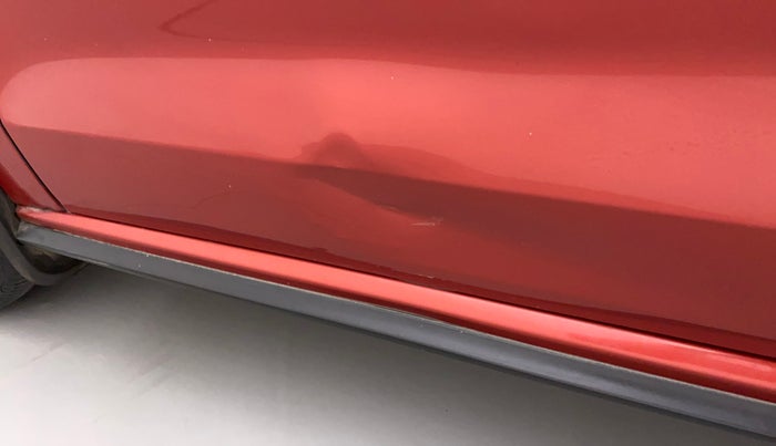 2019 Volkswagen Vento HIGHLINE DIESEL 1.5, Diesel, Manual, 1,17,683 km, Front passenger door - Slightly dented