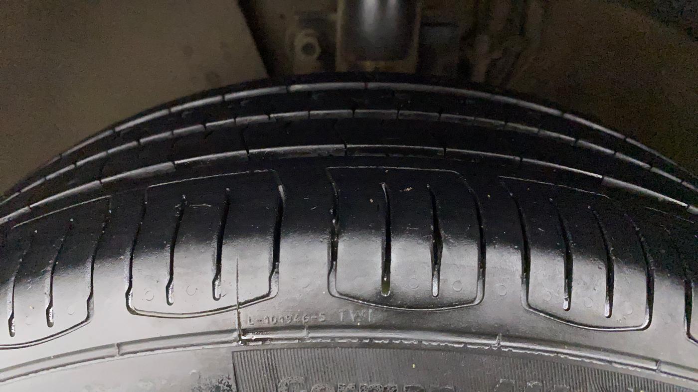 2019 Volkswagen Vento HIGHLINE DIESEL 1.5, Diesel, Manual, 1,17,683 km, Left Front Tyre Tread