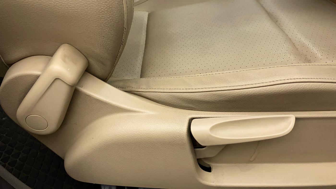 2019 Volkswagen Vento HIGHLINE DIESEL 1.5, Diesel, Manual, 1,17,683 km, Driver Side Adjustment Panel