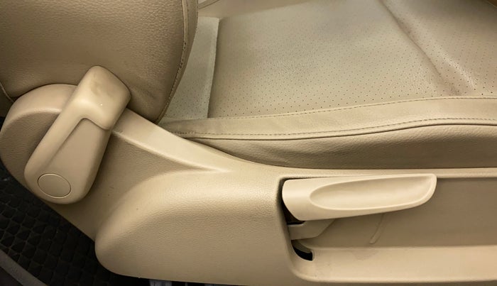 2019 Volkswagen Vento HIGHLINE DIESEL 1.5, Diesel, Manual, 1,17,683 km, Driver Side Adjustment Panel