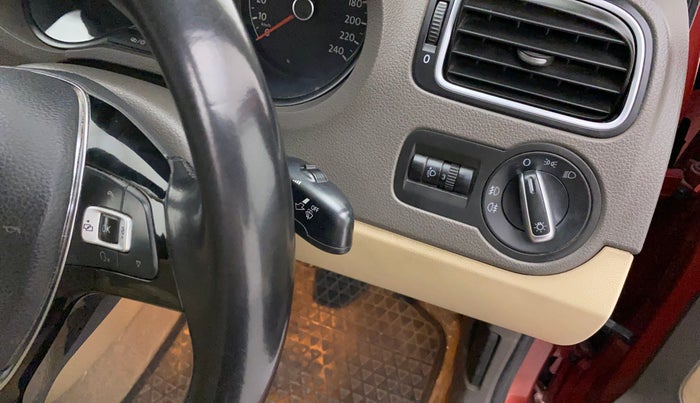 2019 Volkswagen Vento HIGHLINE DIESEL 1.5, Diesel, Manual, 1,17,683 km, Dashboard - Headlight height adjustment not working