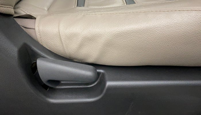2016 Maruti Wagon R 1.0 VXI, CNG, Manual, 96,298 km, Driver Side Adjustment Panel