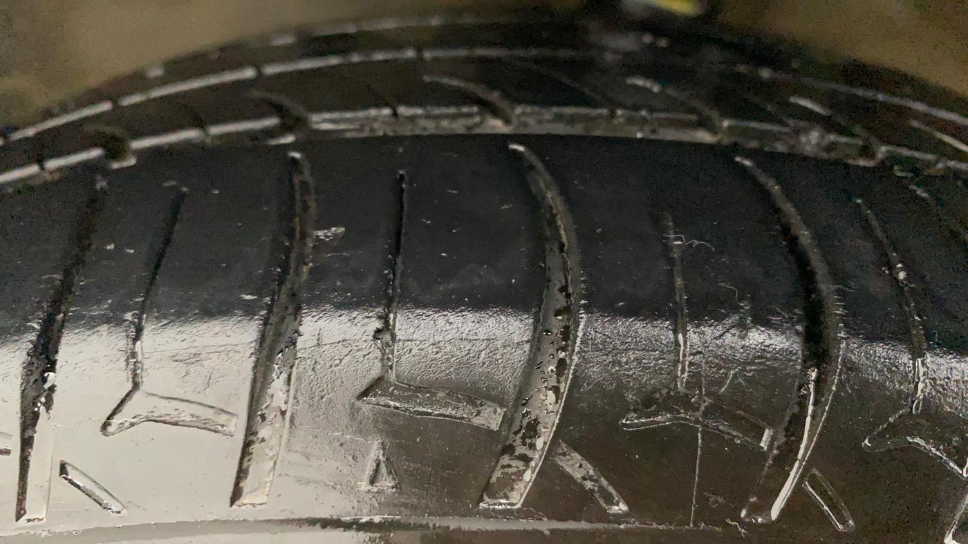 2016 Maruti Wagon R 1.0 VXI, CNG, Manual, 96,298 km, Left Front Tyre Tread