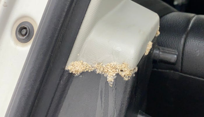 2015 Maruti Swift VDI ABS, Diesel, Manual, 45,074 km, Dicky (Boot door) - Trim lock has minor damage