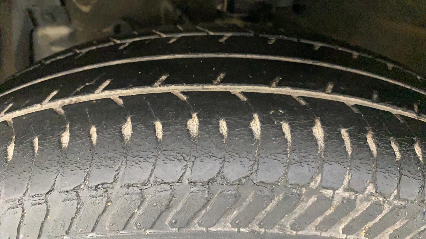2015 Maruti Swift VDI ABS, Diesel, Manual, 45,074 km, Left Front Tyre Tread
