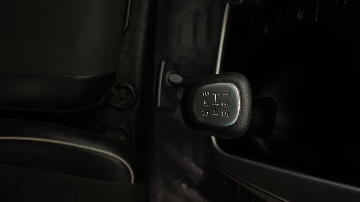 2015 Mahindra Kuv100 K8 6 STR, Petrol, Manual, 43,370 km, Gear Lever