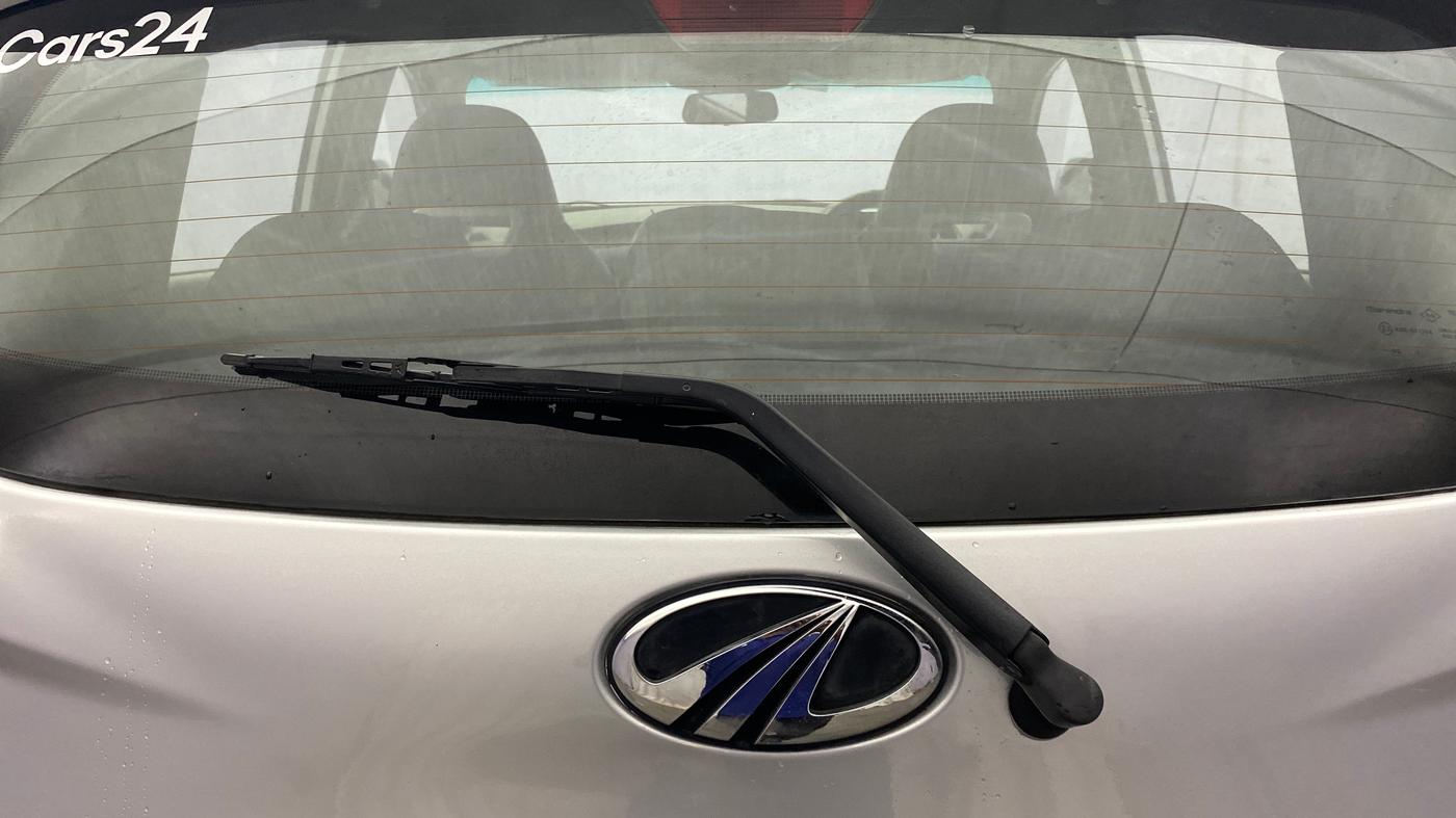 2015 Mahindra Kuv100 K8 6 STR, Petrol, Manual, 43,370 km, Rear Wiper