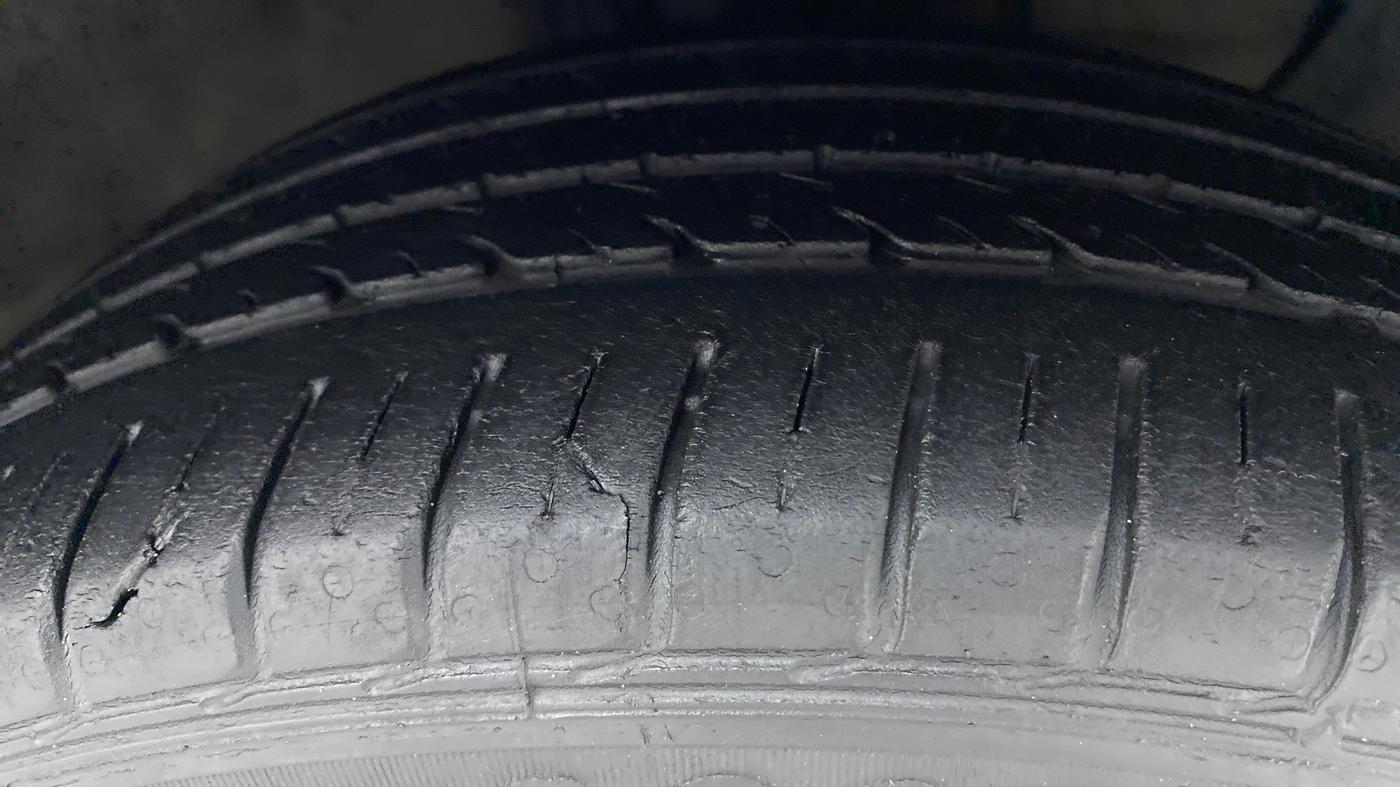 2018 Hyundai Elite i20 ASTA 1.2 (O), Petrol, Manual, 38,455 km, Right Front Tyre Tread