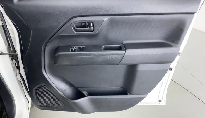 2020 Maruti New Wagon-R LXI CNG 1.0 L, CNG, Manual, 46,297 km, Driver Side Door Panels Control