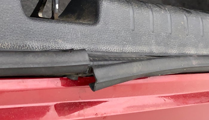 2019 Honda Amaze 1.5L I-DTEC S, Diesel, Manual, 54,084 km, Dicky (Boot door) - Weather strip has minor damage