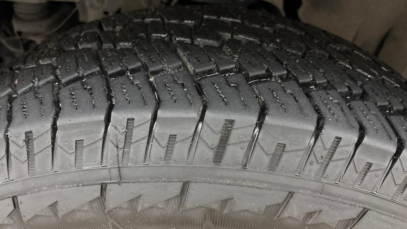 2021 Mahindra Thar LX PETROL HT 4WD AT, Petrol, Automatic, 49,050 km, Left Front Tyre Tread