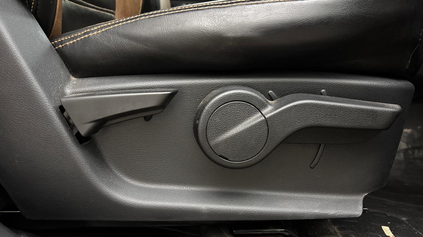 2021 Mahindra Thar LX PETROL HT 4WD AT, Petrol, Automatic, 49,050 km, Driver Side Adjustment Panel
