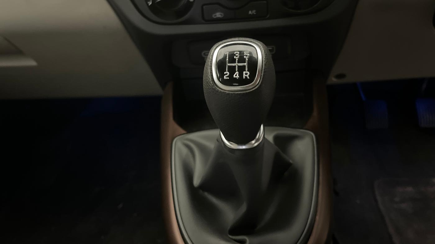 2023 Hyundai AURA SX 1.2, Petrol, Manual, 23,860 km, Gear Lever
