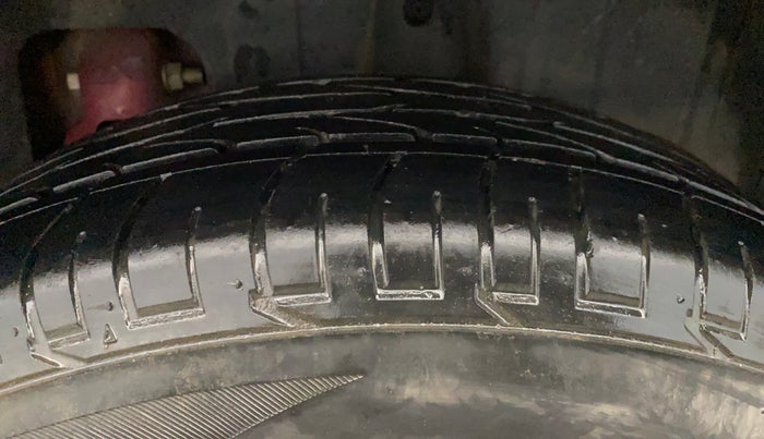 2021 Mahindra XUV300 W6 1.2 PETROL AMT, Petrol, Automatic, 17,711 km, Left Rear Tyre Tread