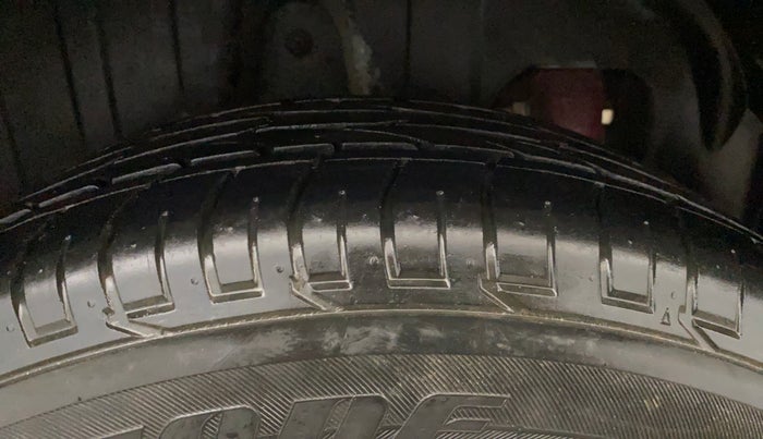 2021 Mahindra XUV300 W6 1.2 PETROL AMT, Petrol, Automatic, 17,711 km, Right Rear Tyre Tread