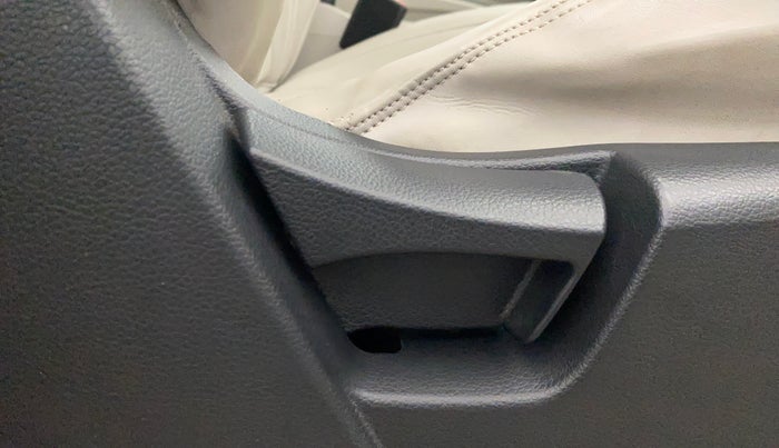 2021 Mahindra XUV300 W6 1.2 PETROL AMT, Petrol, Automatic, 17,711 km, Driver Side Adjustment Panel