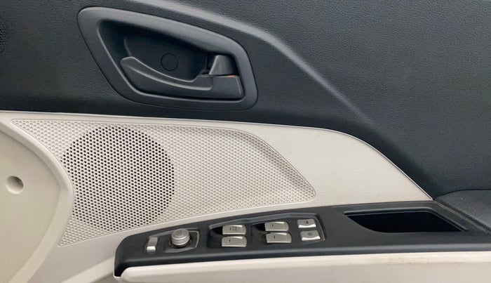 2021 Mahindra XUV300 W6 1.2 PETROL AMT, Petrol, Automatic, 17,711 km, Driver Side Door Panels Control