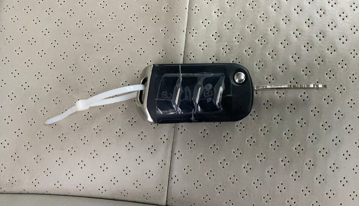 2021 Mahindra XUV300 W6 1.2 PETROL AMT, Petrol, Automatic, 17,711 km, Key Close Up