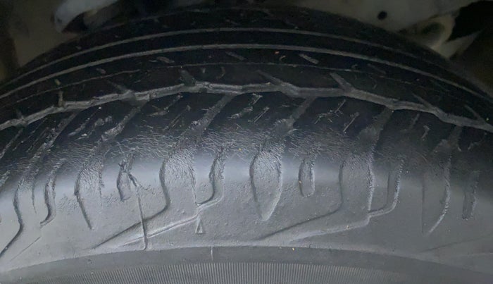 2014 Toyota Fortuner 3.0 AT 4X2, Diesel, Automatic, 1,89,323 km, Right Front Tyre Tread