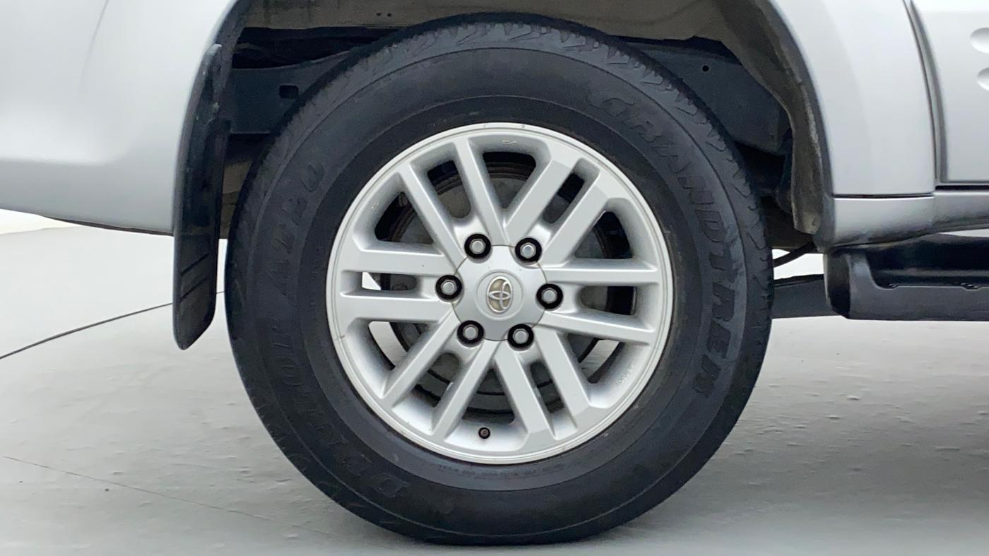 2014 Toyota Fortuner 3.0 AT 4X2, Diesel, Automatic, 1,89,323 km, Right Rear Wheel