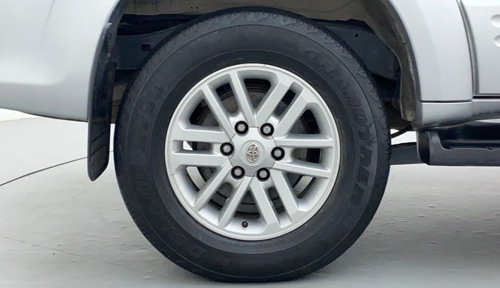 2014 Toyota Fortuner 3.0 AT 4X2, Diesel, Automatic, 1,89,323 km, Right Rear Wheel