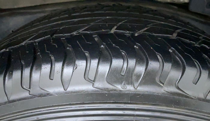 2014 Toyota Fortuner 3.0 AT 4X2, Diesel, Automatic, 1,89,323 km, Left Rear Tyre Tread