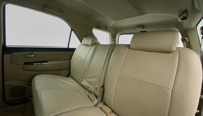 2014 Toyota Fortuner 3.0 AT 4X2, Diesel, Automatic, 1,89,323 km, Right Side Rear Door Cabin