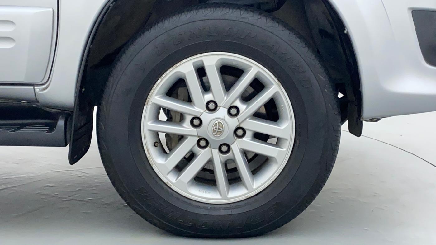 2014 Toyota Fortuner 3.0 AT 4X2, Diesel, Automatic, 1,89,323 km, Right Front Wheel