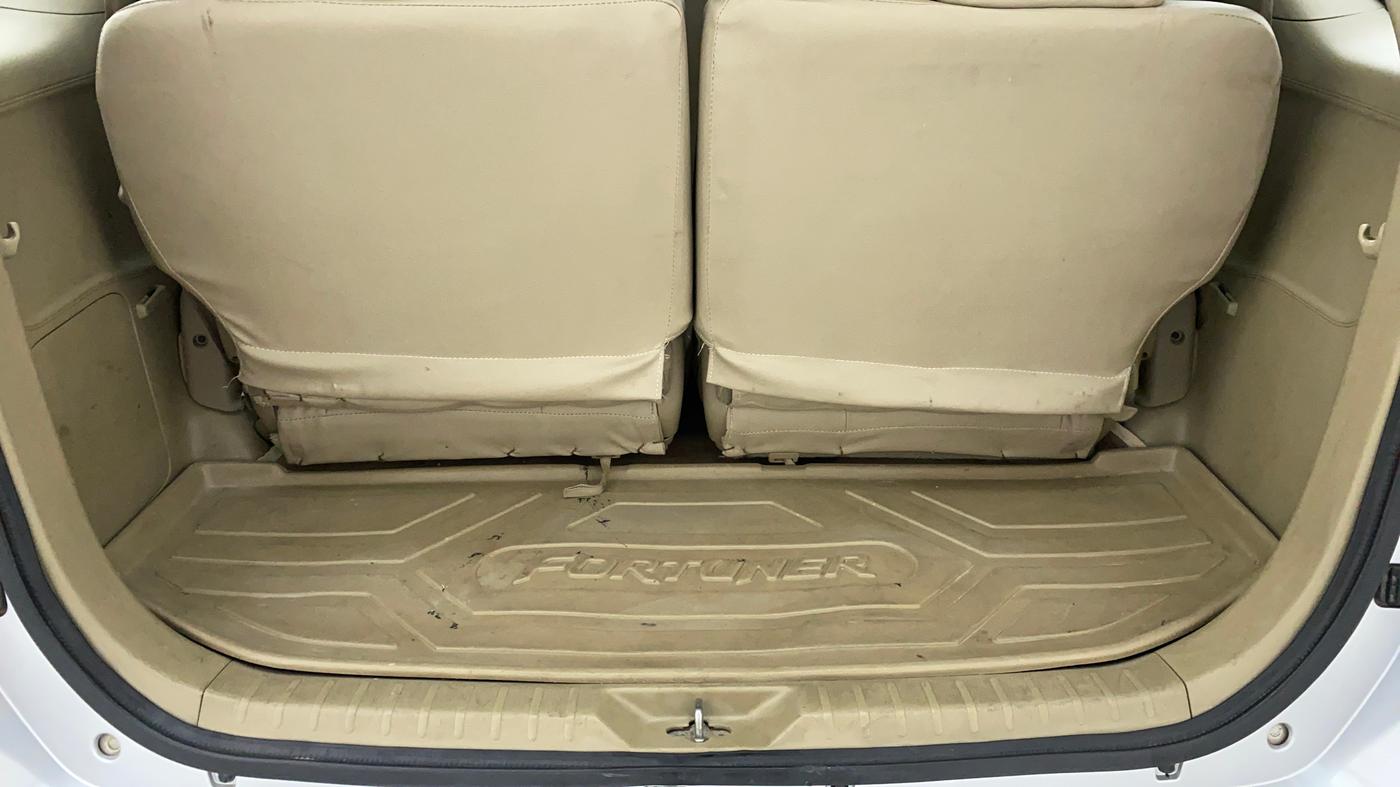 2014 Toyota Fortuner 3.0 AT 4X2, Diesel, Automatic, 1,89,323 km, Boot Inside