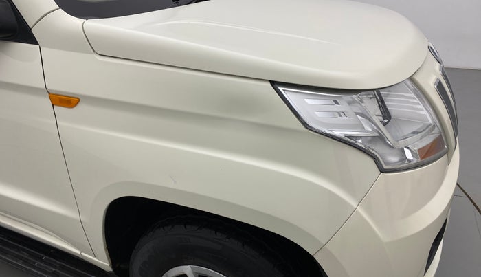 2017 Mahindra TUV300 T6, Diesel, Manual, 26,763 km, Right fender - Slightly dented