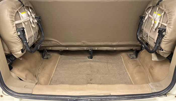 2017 Mahindra TUV300 T6, Diesel, Manual, 26,763 km, Boot Inside