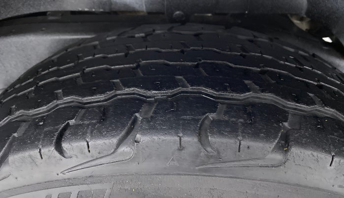 2017 Mahindra TUV300 T6, Diesel, Manual, 26,763 km, Left Rear Tyre Tread