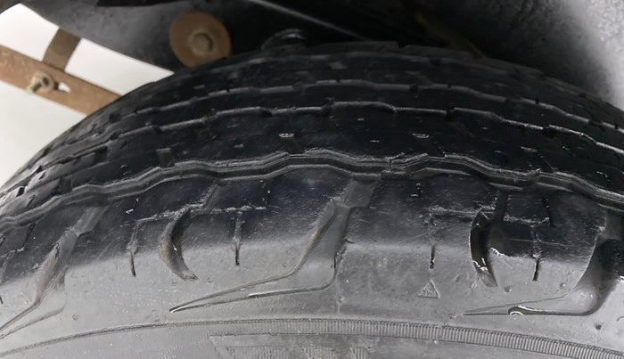 2017 Mahindra TUV300 T6, Diesel, Manual, 26,763 km, Right Rear Tyre Tread
