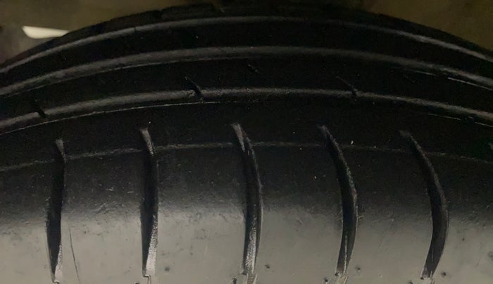 2018 Maruti Swift VXI AMT, Petrol, Automatic, 38,503 km, Left Front Tyre Tread