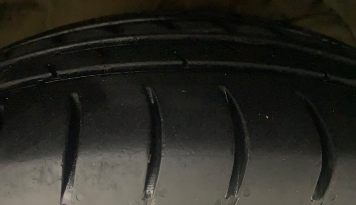 2018 Maruti Swift VXI AMT, Petrol, Automatic, 38,503 km, Right Front Tyre Tread